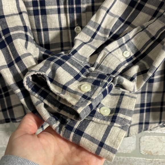 Banana Republic Untucked Fit Plaid Shirt Size Large - Picture 3 of 6